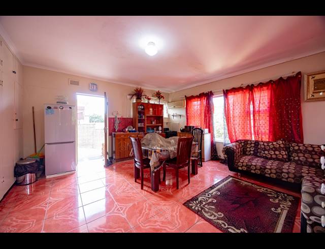 BEDROOM HOUSE FOR SALE IN WESTVILLE